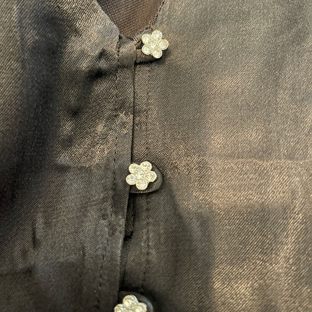 Black En Saison satin midi dress with button detail - Picture 4 of 4